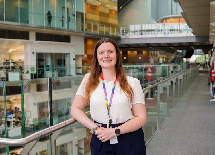 Portrait photo of Sophie Kraunsoe